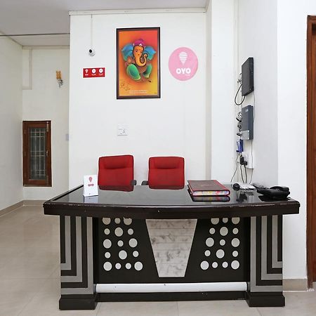Oyo 8910 Celeste Inn Грейтър Нойда Екстериор снимка