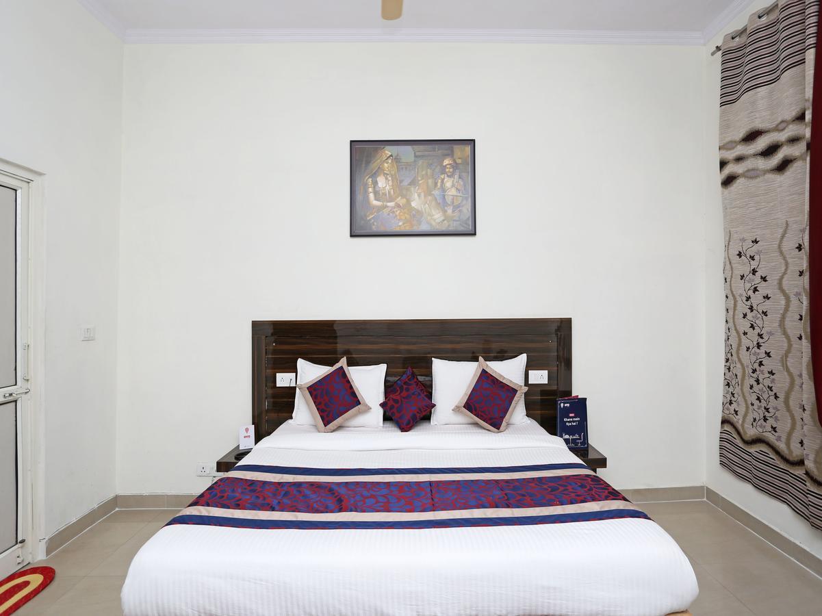 Oyo 8910 Celeste Inn Грейтър Нойда Екстериор снимка