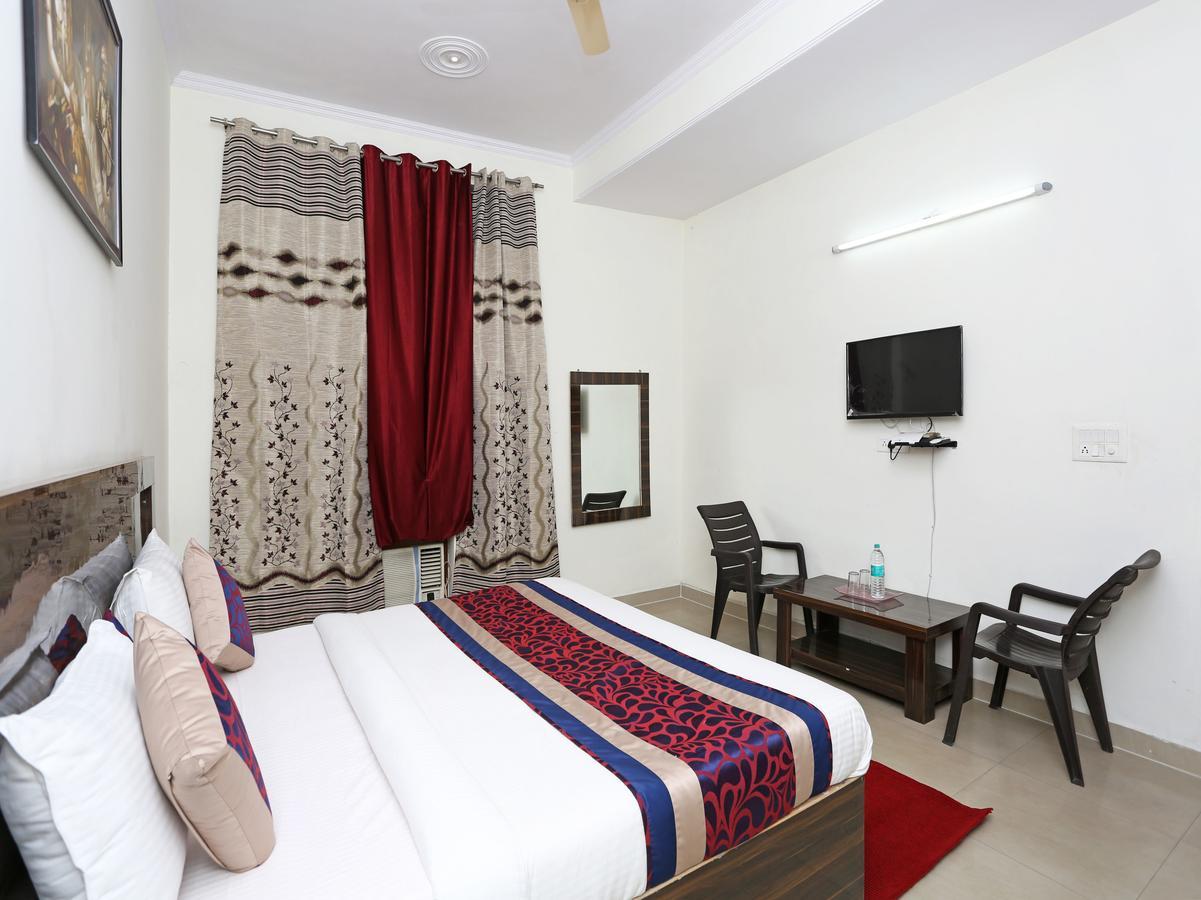 Oyo 8910 Celeste Inn Грейтър Нойда Екстериор снимка
