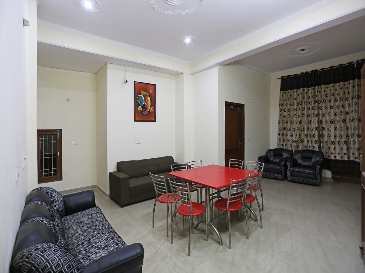 Oyo 8910 Celeste Inn Грейтър Нойда Екстериор снимка